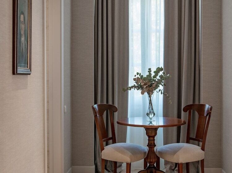 جناح جونيور, Kefalari Suites