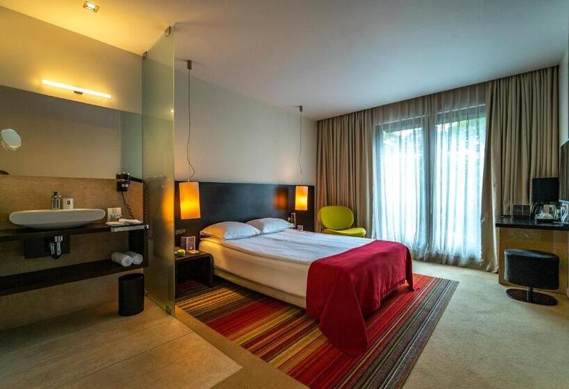 חדר דלוקס, Modus