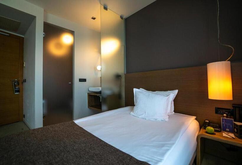 חדר סטנדרט יחיד, Modus