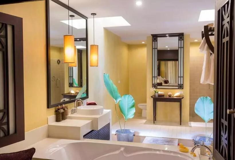 اتاق لوکس با بالکن, New Star Beach Resort