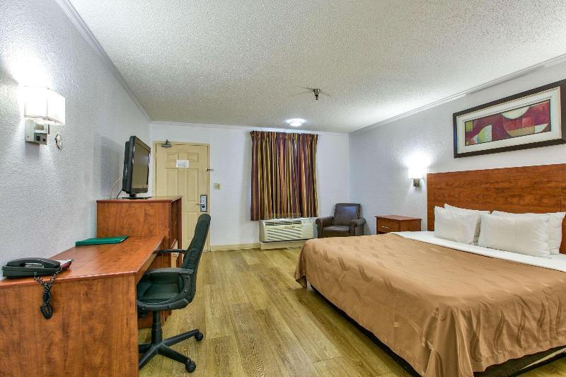 キングサイズベッドのスタンダードルーム, Quality Inn Tallahassee Near University