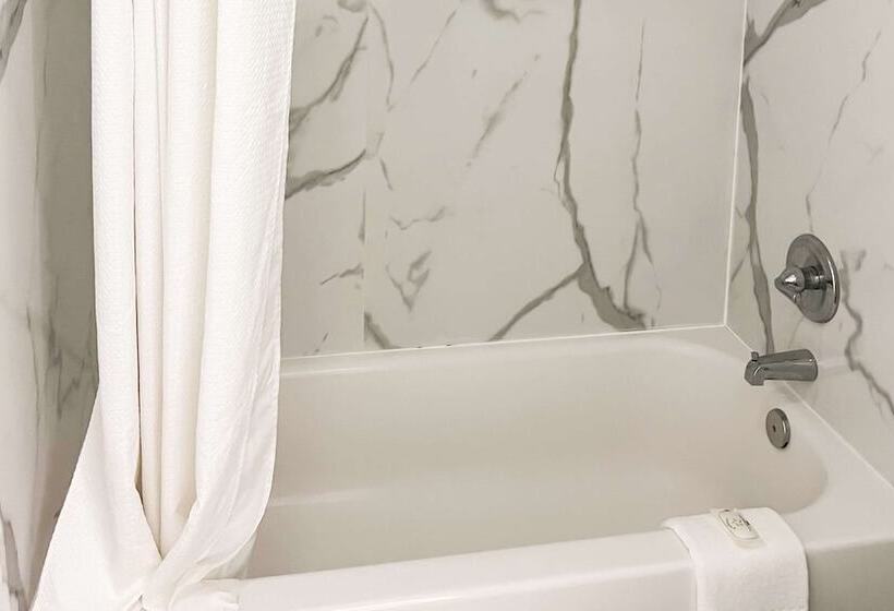 غرفه قياسيه سريرين مزدوجين, Quality Inn Tallahassee Near University