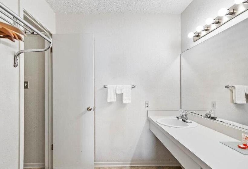 Стандартный Номер Кровать Кинг, OYO Hotel Junction TX I-10