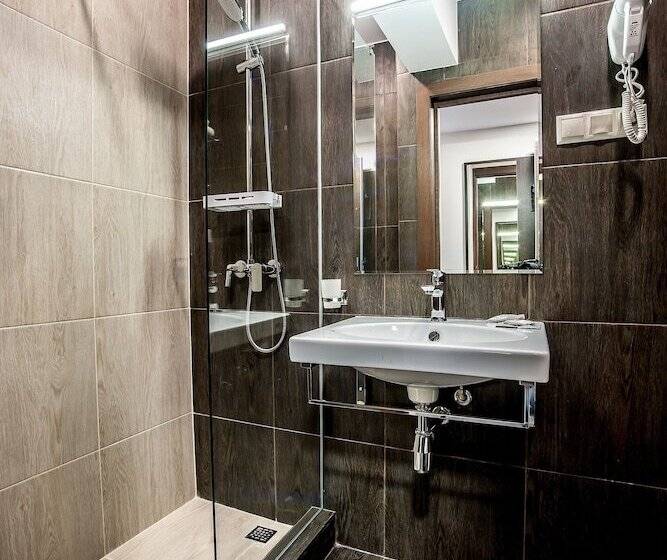 חדר קלאסי, Russ