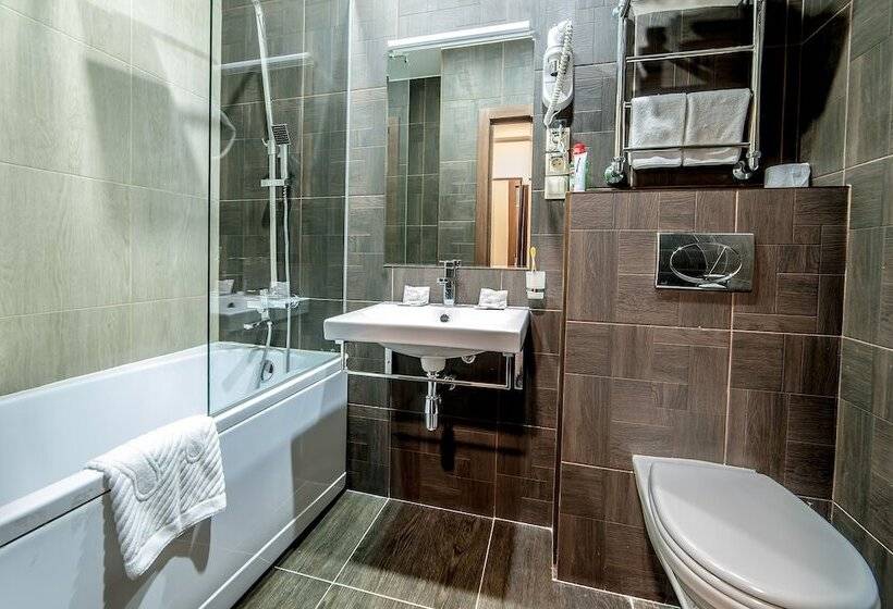 חדר קלאסי, Russ