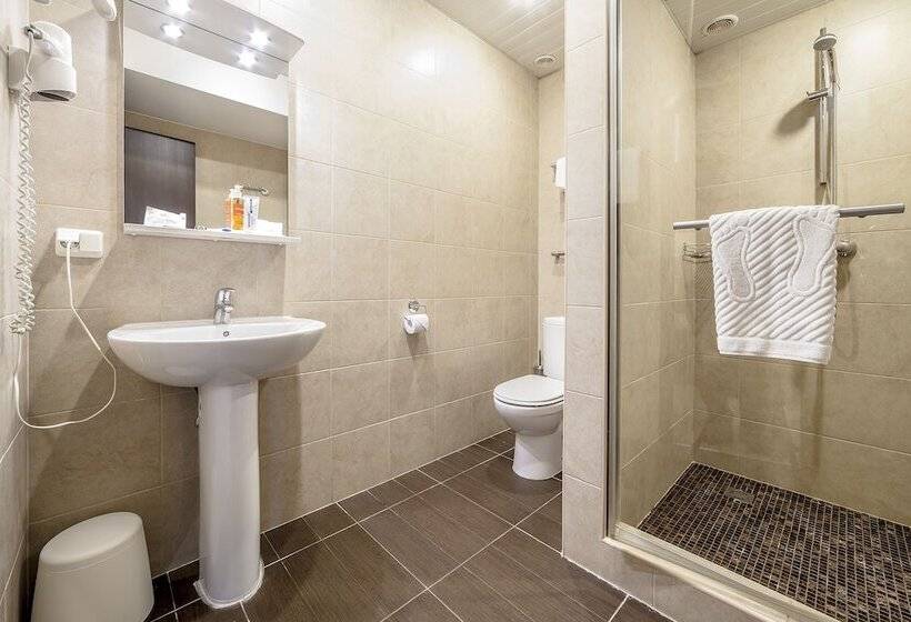 סוויטת ג'וניור, Russ