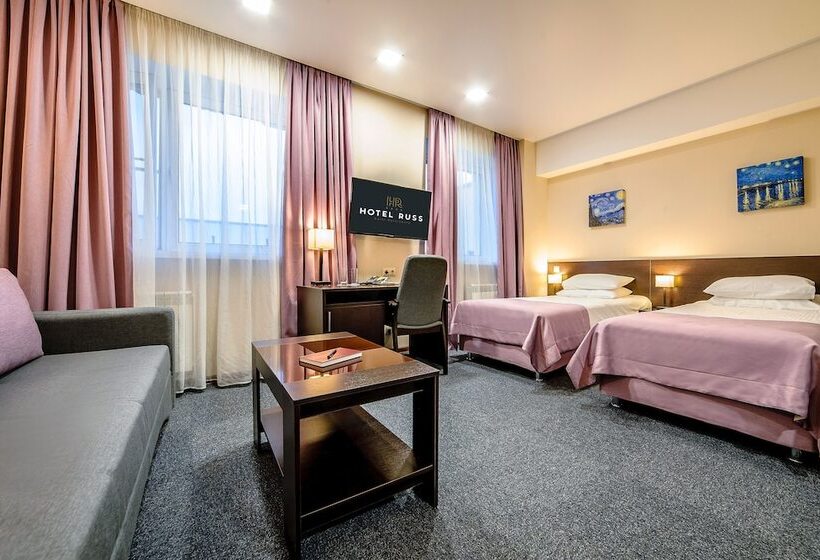 סוויטת ג'וניור, Russ