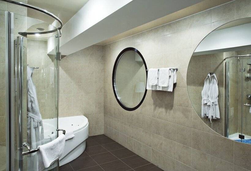 סוויטה אקזקיוטיב, Russ