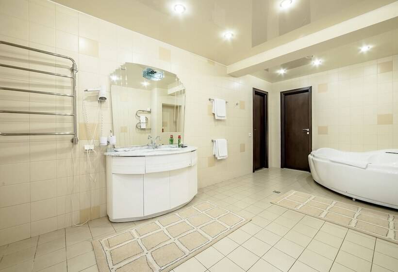 סוויטה אקזקיוטיב, Russ