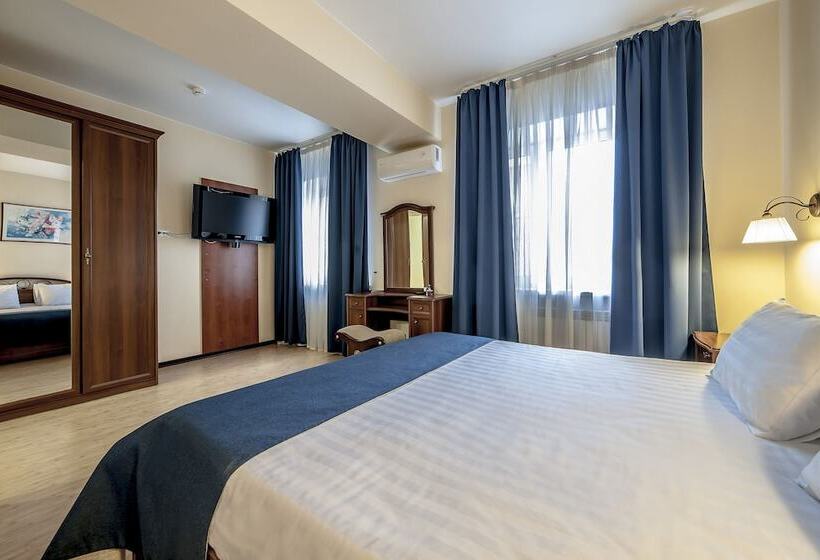 סוויטה אקזקיוטיב, Russ