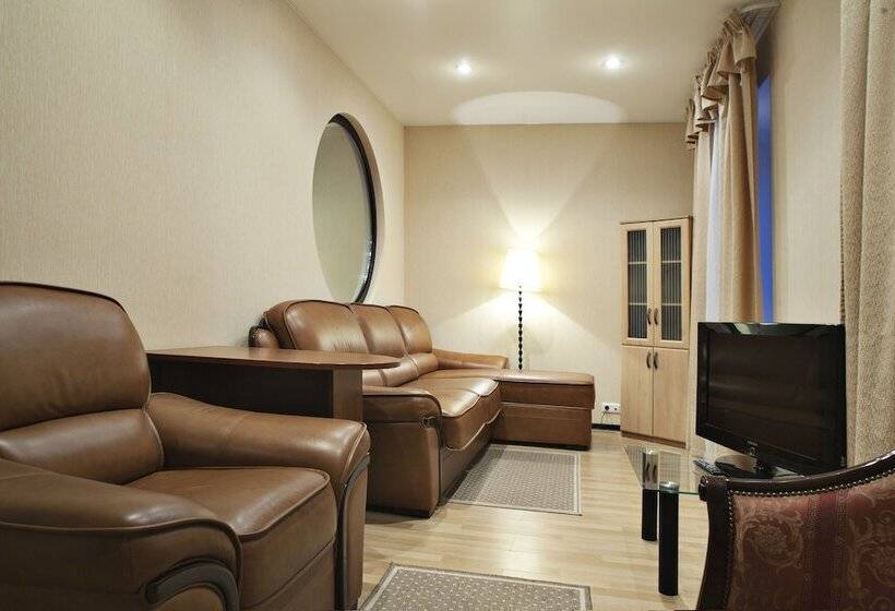 סוויטה אקזקיוטיב, Russ