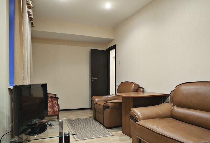 סוויטה אקזקיוטיב, Russ