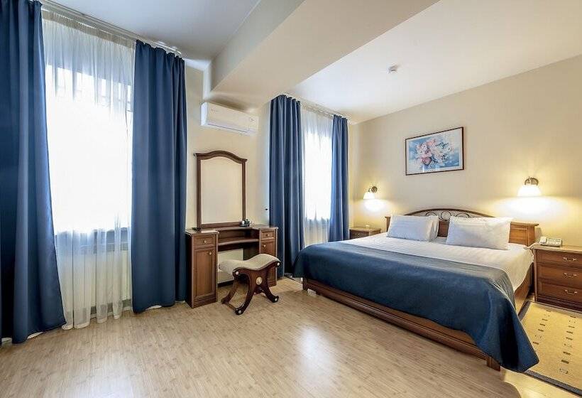 סוויטה אקזקיוטיב, Russ