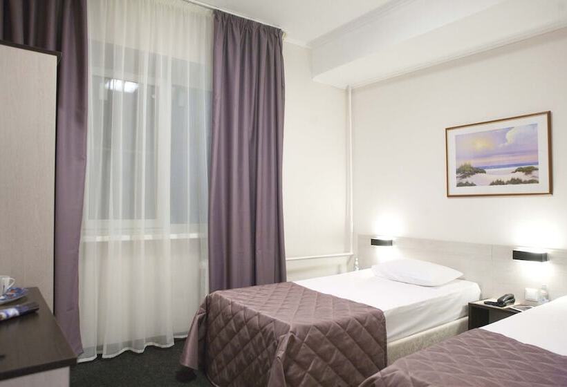 חדר יחיד קלאסי, Russ