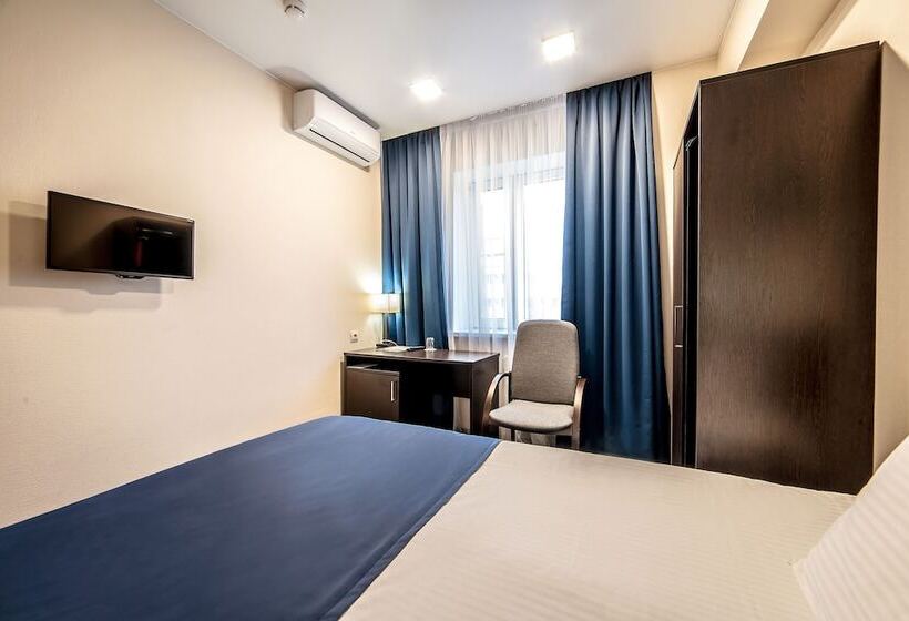 חדר יחיד קלאסי, Russ