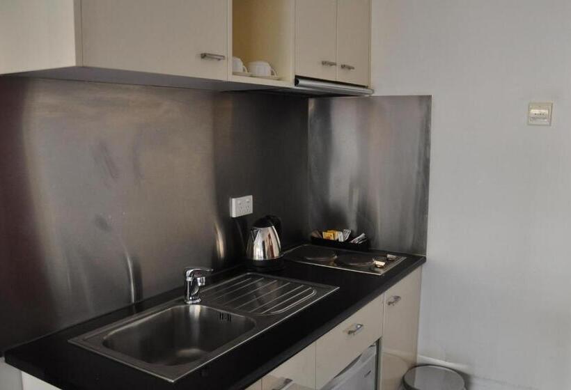 スタンダードスタジオ, Yti Garden