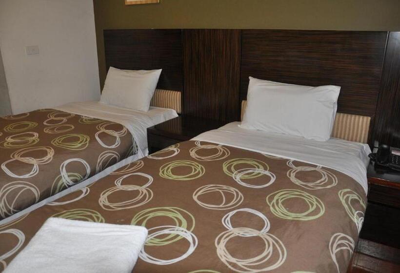 スタンダードスタジオ, Yti Garden