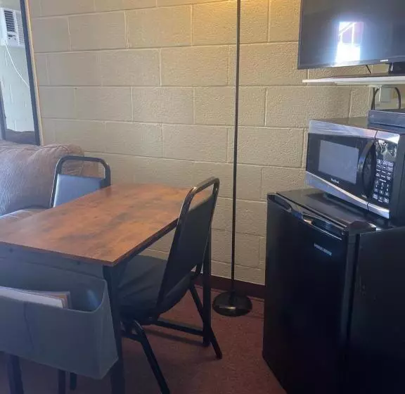 スタンダードルーム, Midtown Inn & Suites