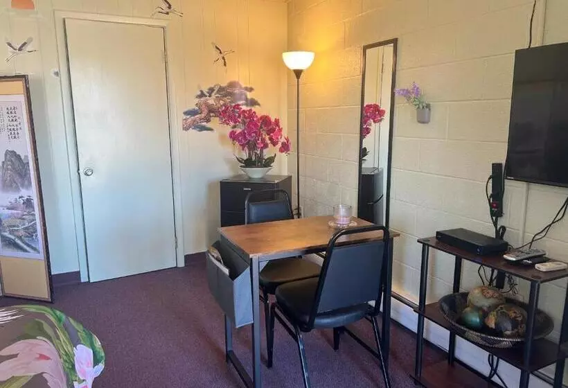 スイート, Midtown Inn & Suites