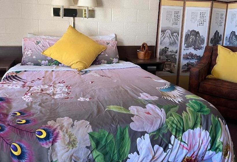 جناح, Midtown Inn & Suites