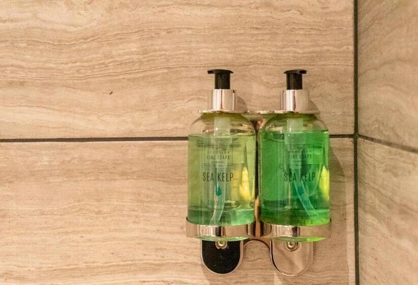 غرفة ديلوكس مطلّة علي البحر مزوَّدة بشُرفة, Western Isles Hotel