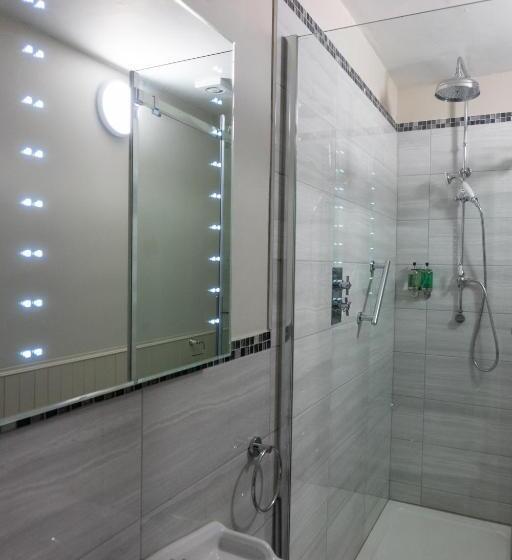 غرفة ديلوكس مطلّة علي البحر مزوَّدة بشُرفة, Western Isles Hotel