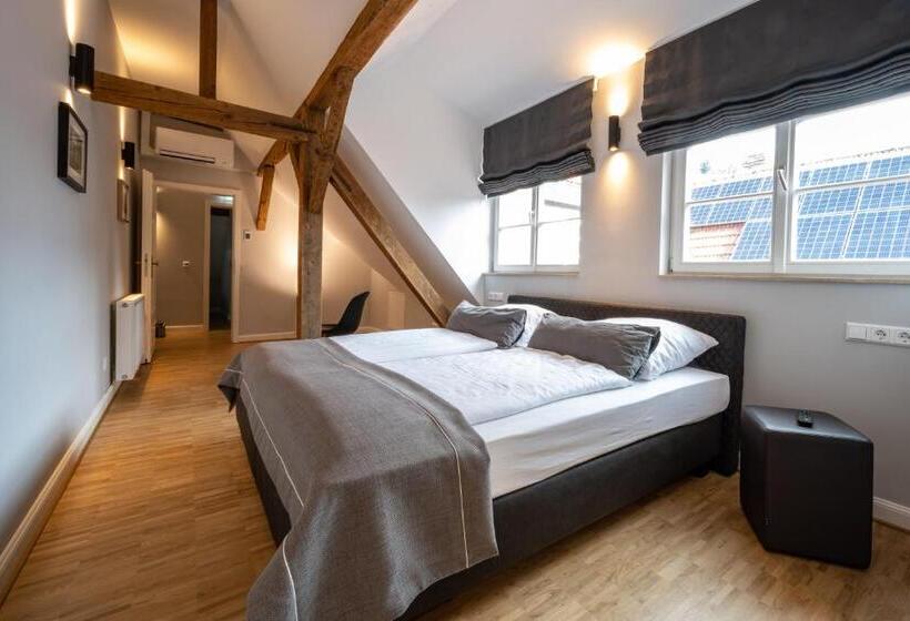 סוויטה דלוקס, Zur Krone