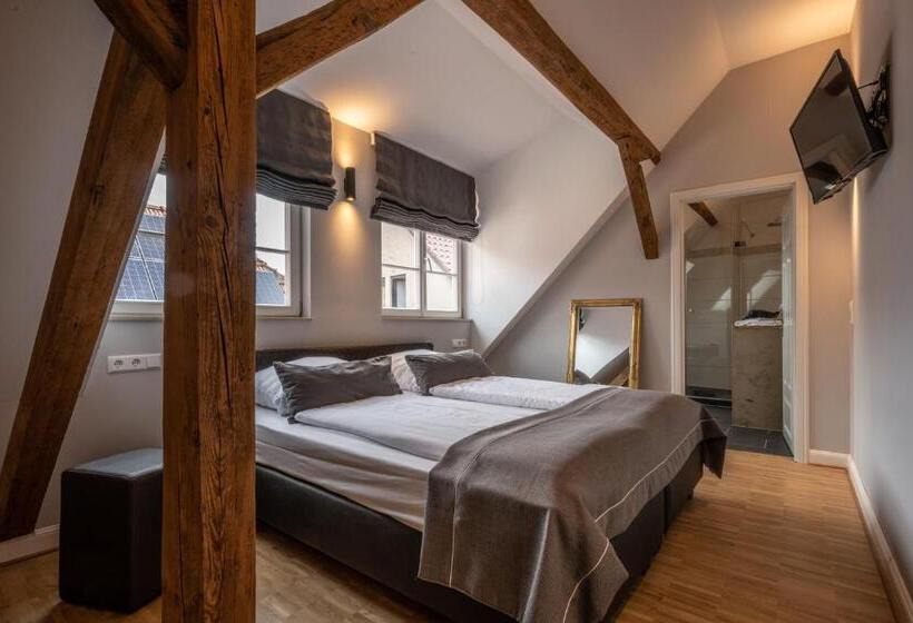 סוויטה דלוקס, Zur Krone