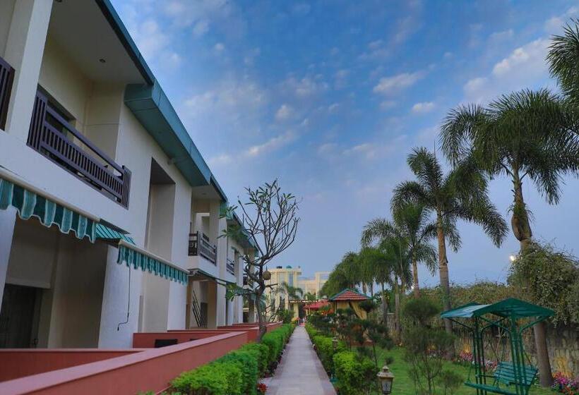 套房配有游泳池, The Neeraj River Forest Resort Ayurvedic Wellness Center