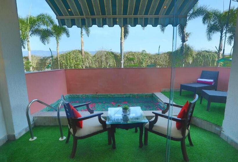套房配有游泳池, The Neeraj River Forest Resort Ayurvedic Wellness Center
