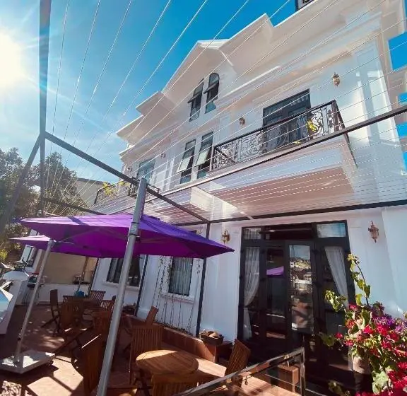 اتاق استاندارد چهارنفره با بالکن, Marguerite Villa