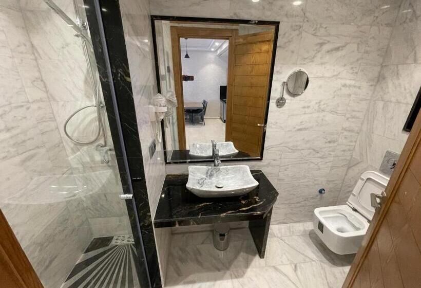 带阳台套房, Quiet