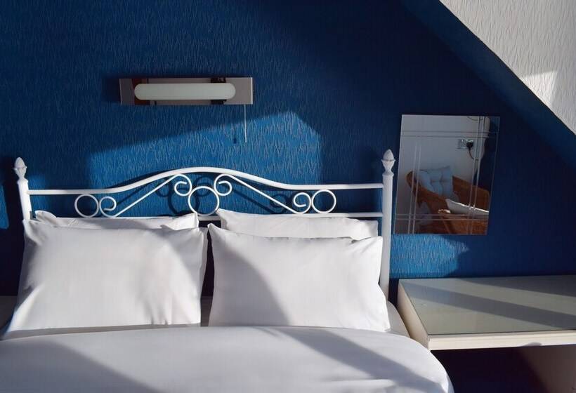 חדר סופריור לשלושה עם נוף לים, Penn House