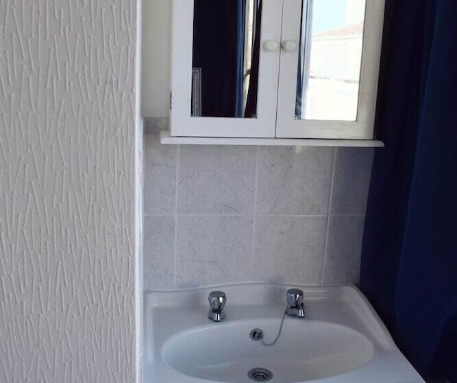 חדר סופריור לשלושה עם נוף לים, Penn House