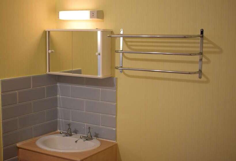 חדר קומפורט לשלושה, Penn House