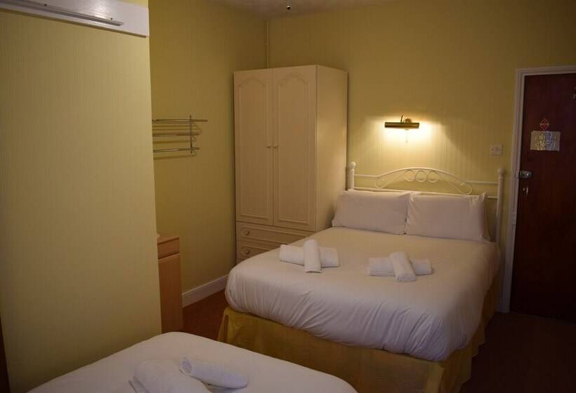 חדר קומפורט לשלושה, Penn House