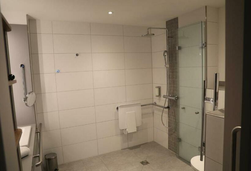 スーペリアールーム, Includio