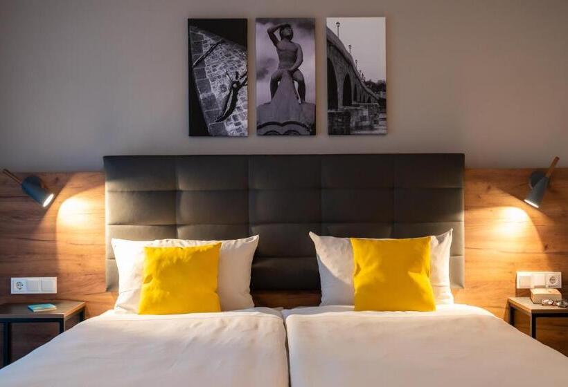 スタンダードルーム, Includio