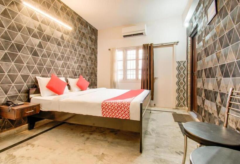 スタンダードルーム, O Kamini