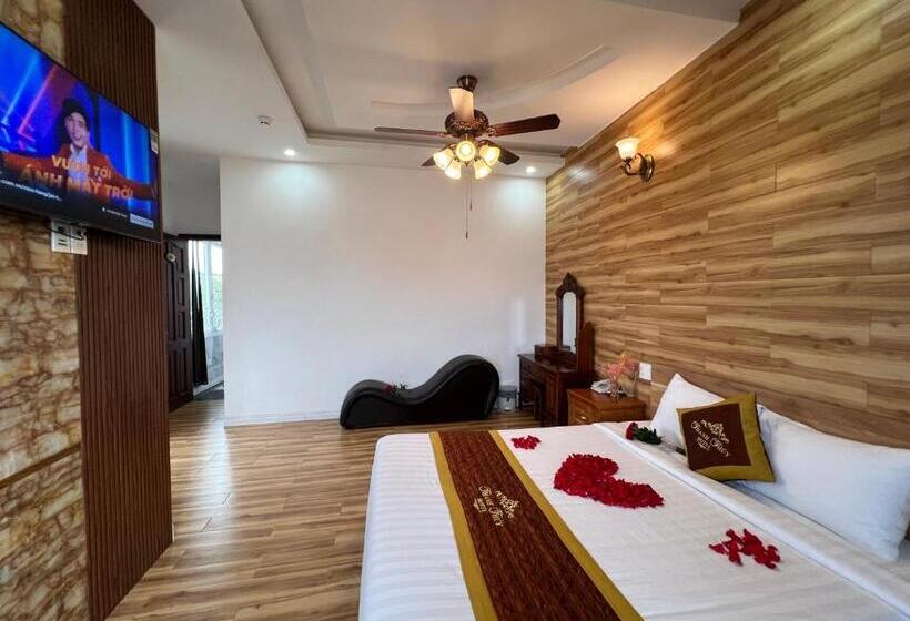 اتاق لوکس, Thanh Thủy