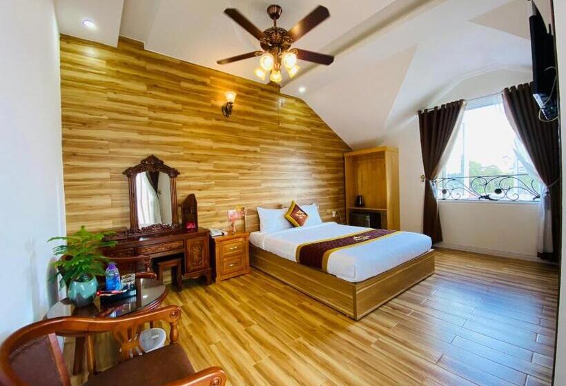 اتاق لوکس, Thanh Thủy