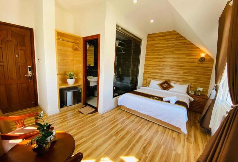 اتاق لوکس, Thanh Thủy