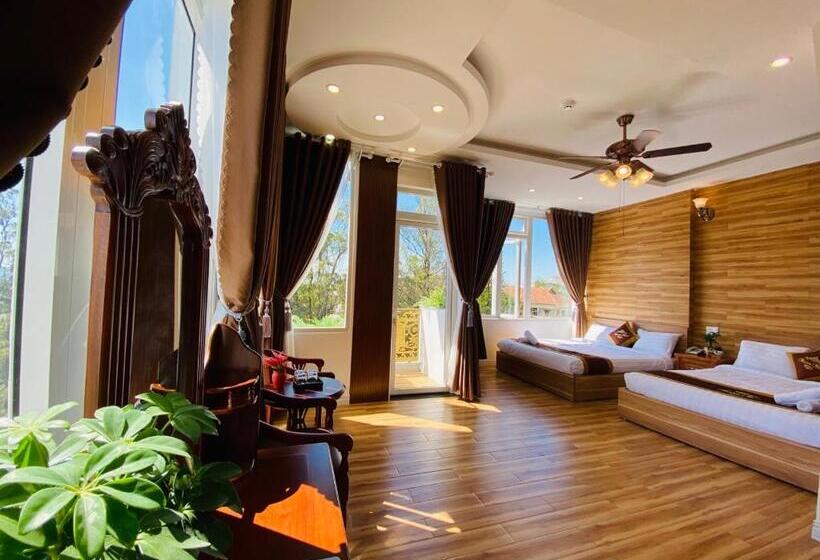 Habitación Cuádruple Estándar con Balcón, Thanh Thủy