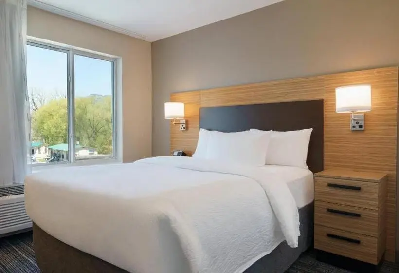 Suite Queen Bed, Towneplace Suites By Marriott Logan