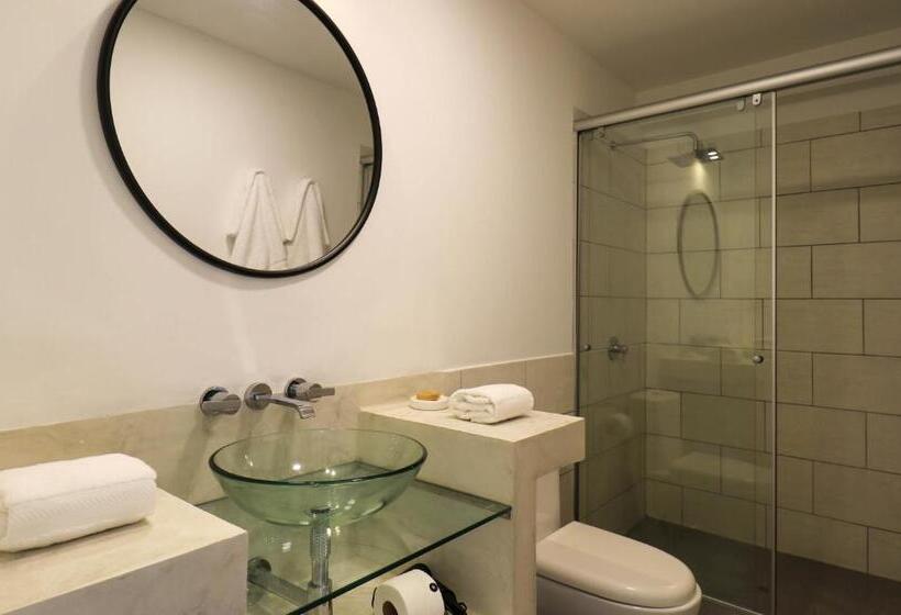 豪华三人间, Nomad By Wynwood House