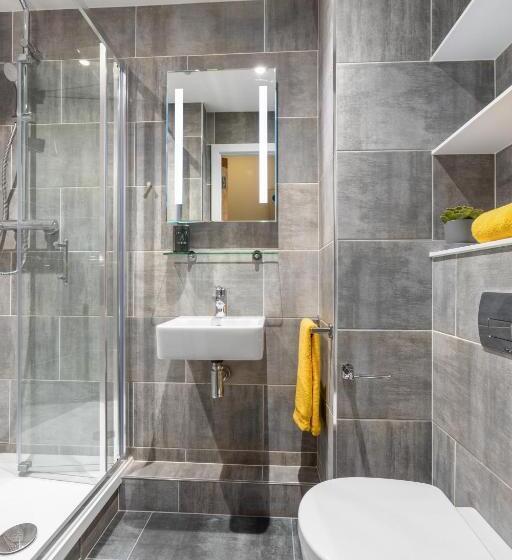 标准间, Highfield House