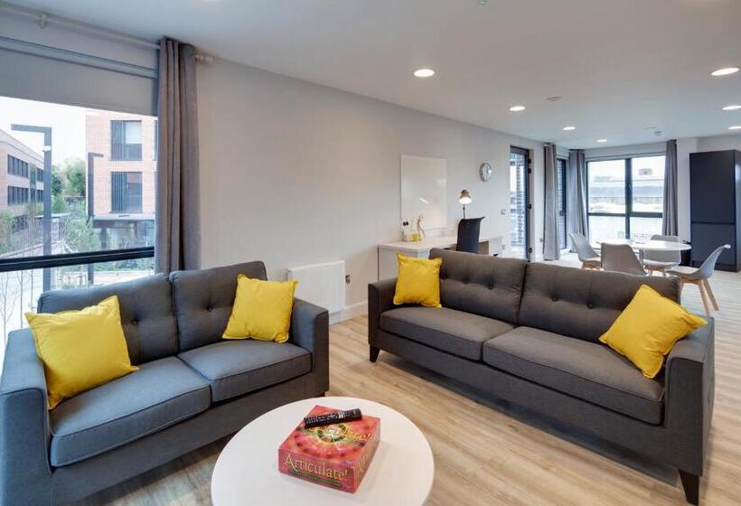 침실 1개 아파트, Highfield House