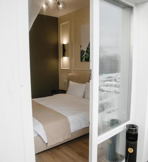 اتاق لوکس با بالکن, Dream