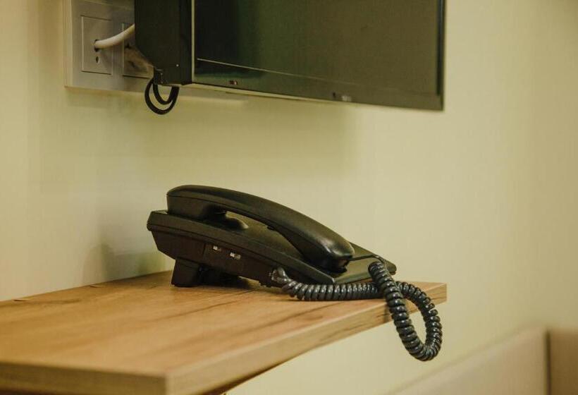 اتاق لوکس با بالکن, Dream