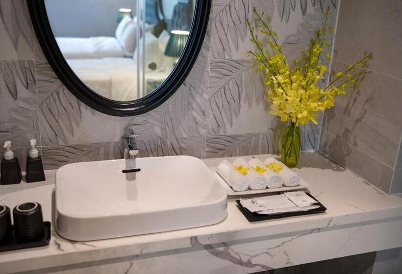 琮城市景观的豪华间, Ha Long Essence